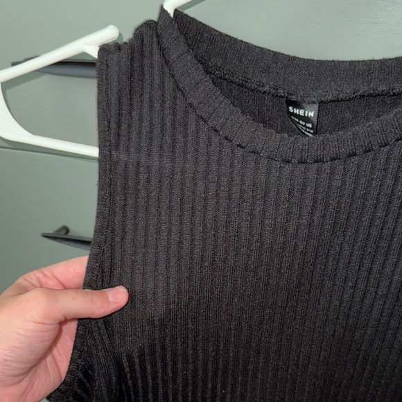 Black ribbed tank top - Picture 2 of 2